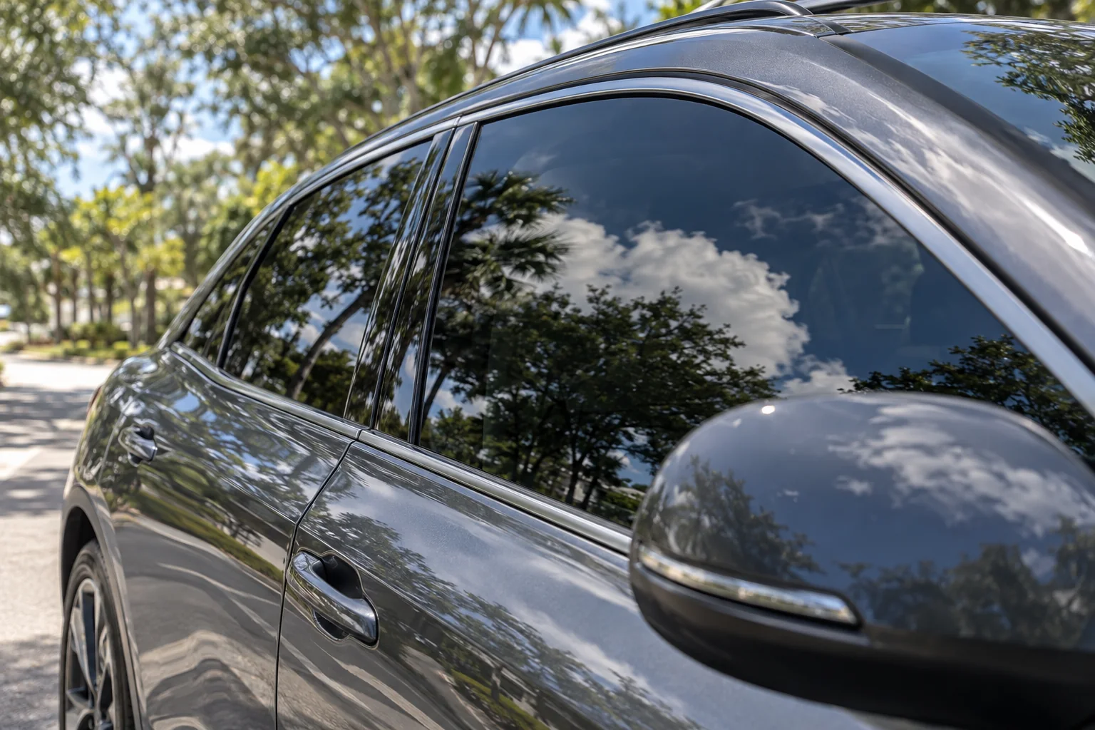 Close-up: tinted side glass and its reflection